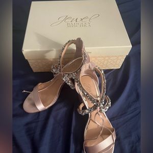 Beautiful heels! Worn once for my wedding ceremony